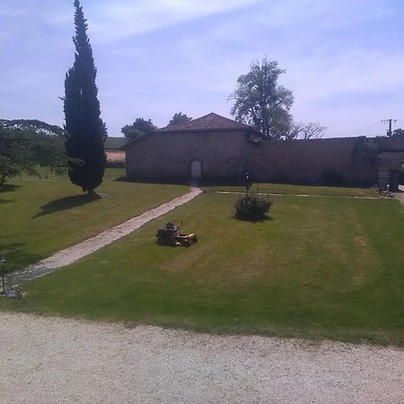 Bed and Breakfast Pierre Deluen Domaine De La Grange De Quaire Chassenon Exterior foto