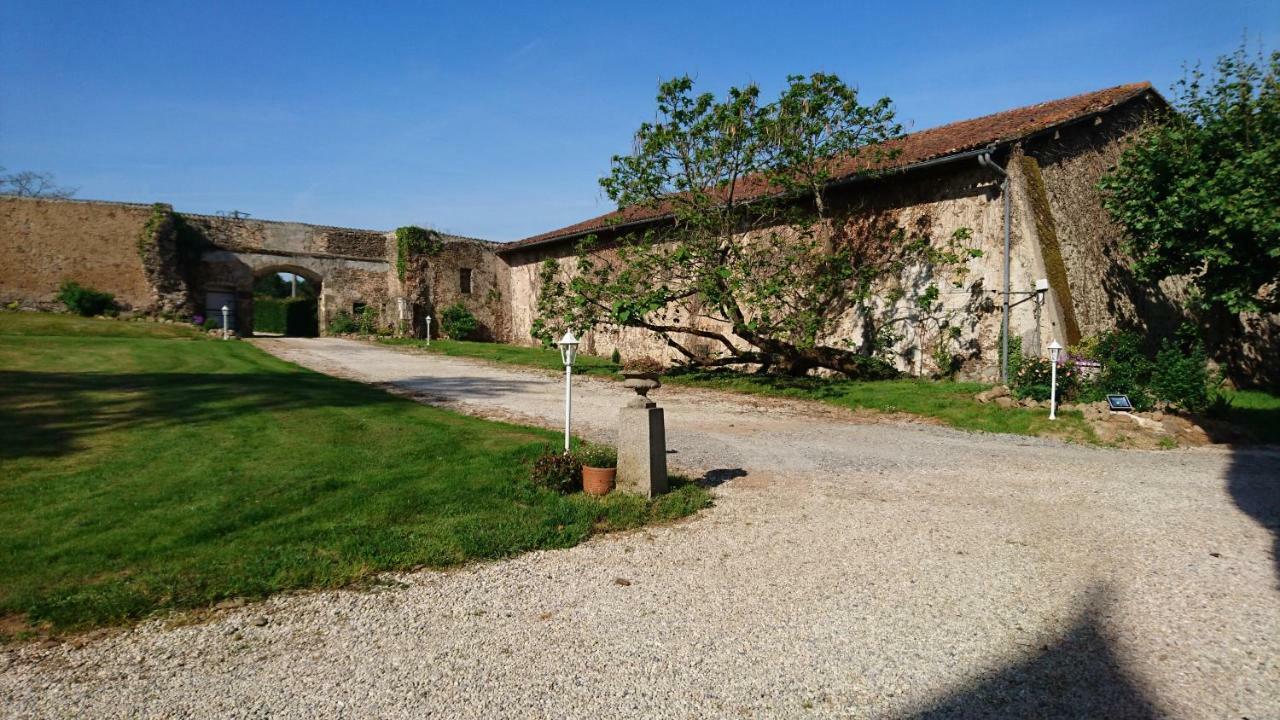 Bed and Breakfast Pierre Deluen Domaine De La Grange De Quaire Chassenon Exterior foto