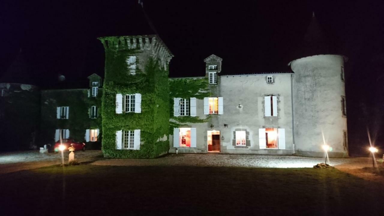 Bed and Breakfast Pierre Deluen Domaine De La Grange De Quaire Chassenon Exterior foto